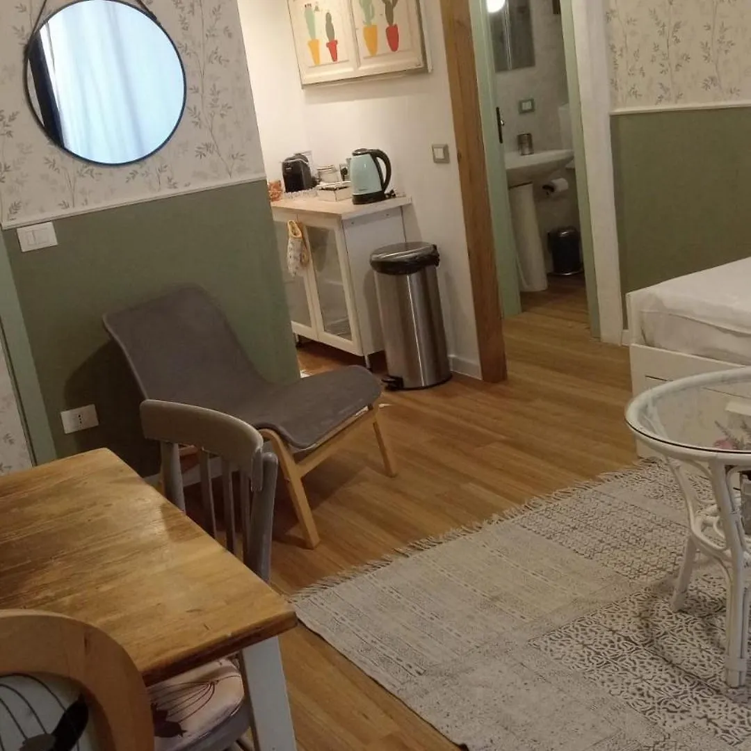 Beeclaire Guest House Palermo 0*,  Italia